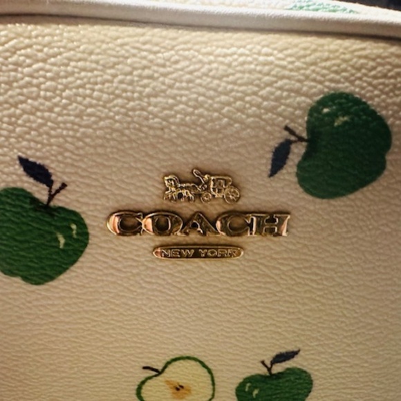 Adorable Green Apple Coach Crossbody Bag! - Picture 11 of 14